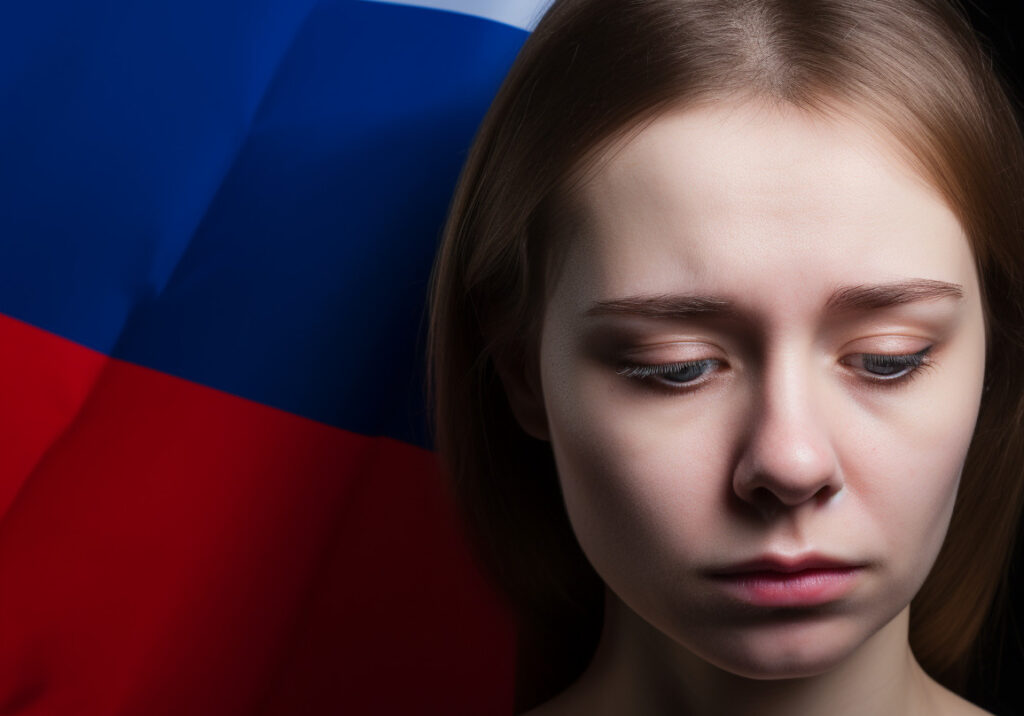 Midjourney Symbolbild traurig aussehende Frau vor russischer Flagge